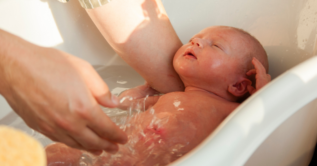 купання новонародженого