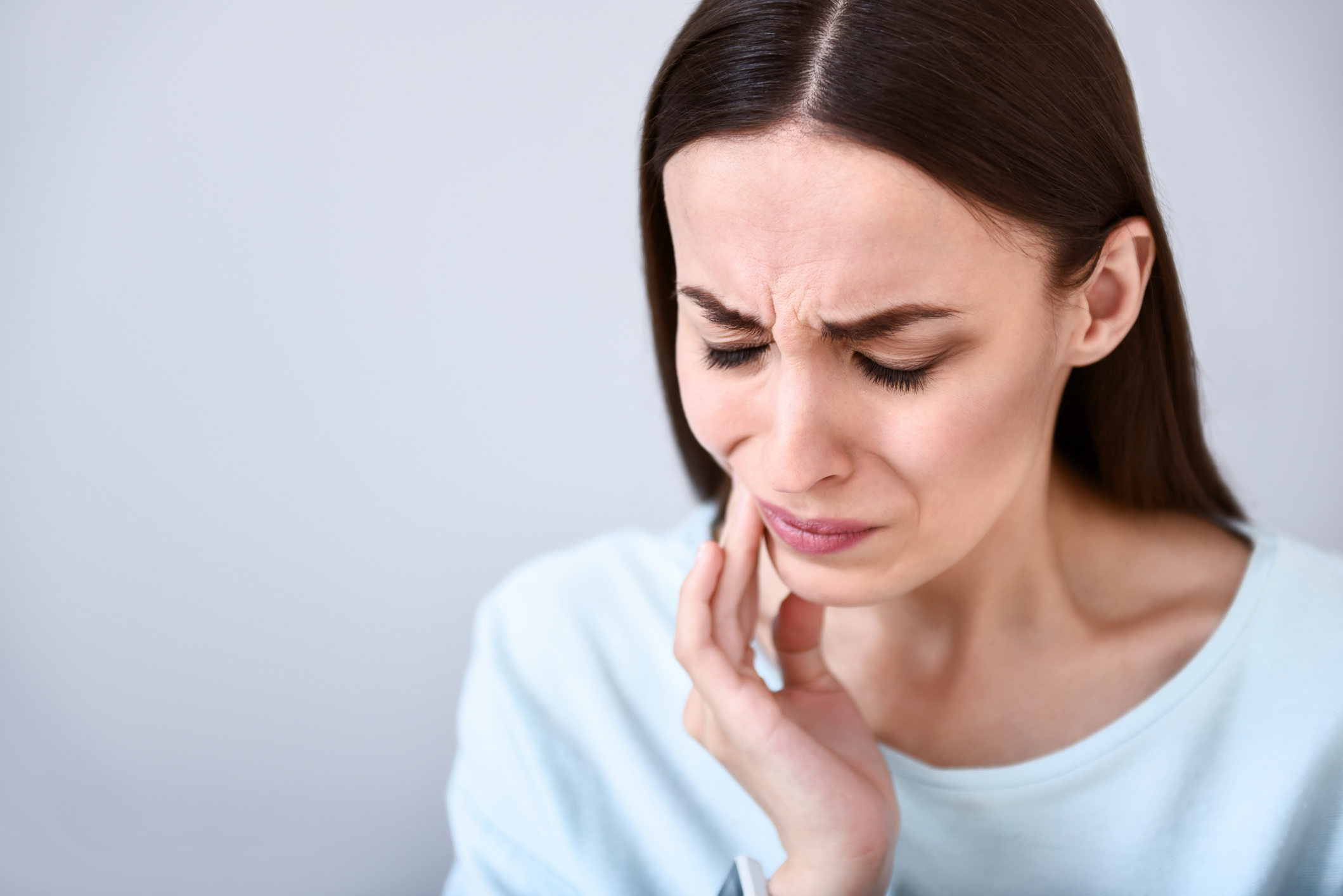Острая зубная боль: как помочь себе до визита к стоматологу?