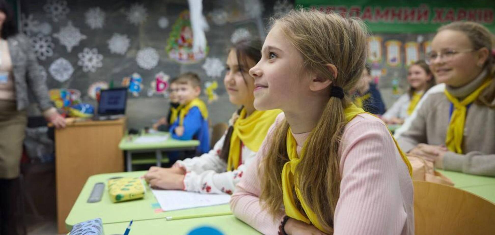 Усміхнені діти і купа позитивної енергії: у мережу виклали відео з метрошколи Харкова