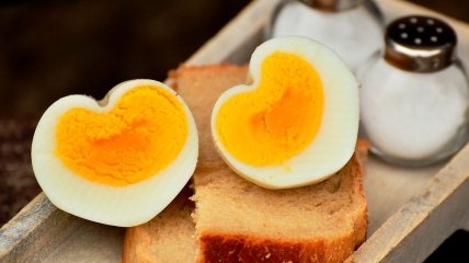 Простой лайфхак улучшит вид ваших закусок: так вареные яйца нарезают в ресторанах