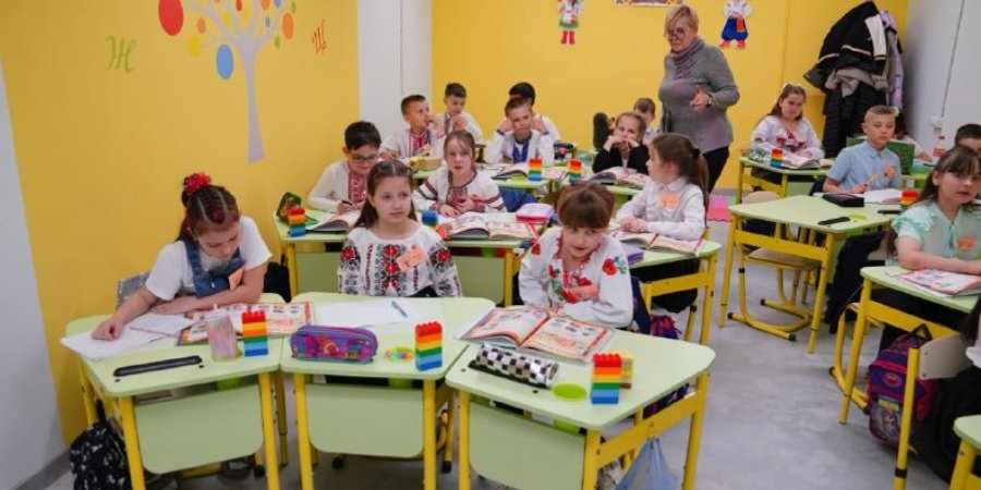 Для 900 детей. Как проходит обучение в первой подземной школе Харькова — фото