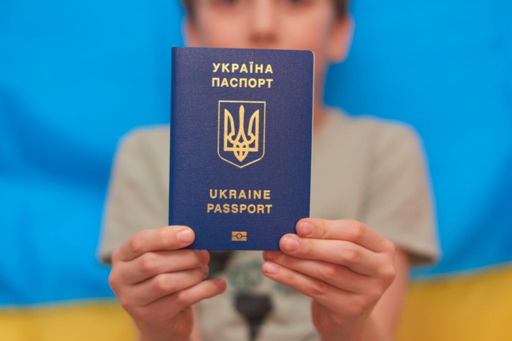 Детский загранпаспорт в Украине: исчерпывающий гайд для родителей