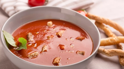 Ідеальний холодний суп, з яким ви забудете про окрошку: іспанський рецепт для спекотних днів